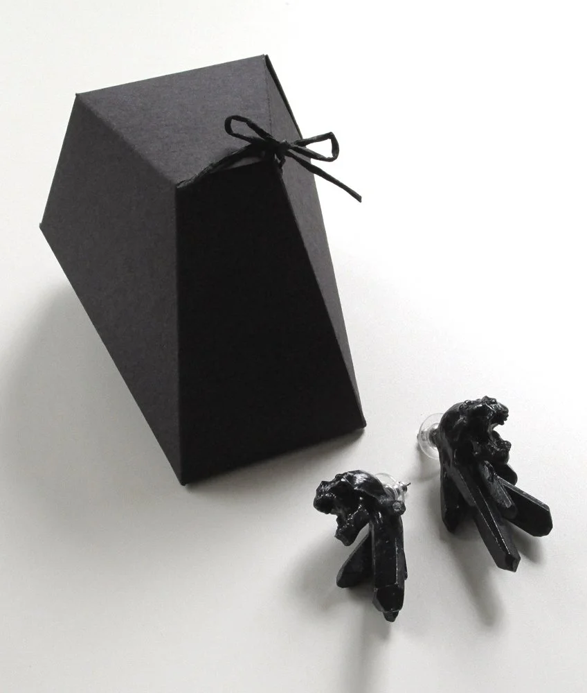 boxskullearblack.jpg