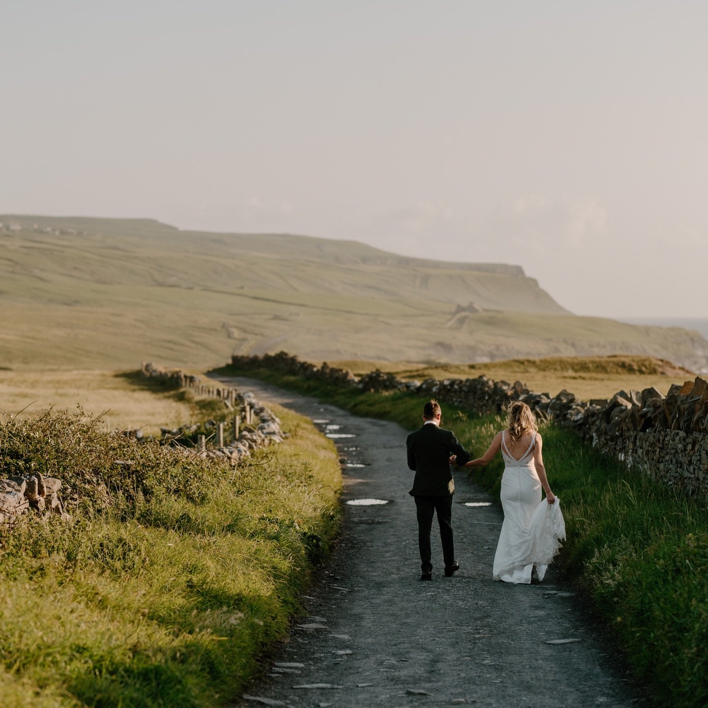 Pippa and Eric, an Irish adventure I will truly never forget ☘️ I&rsquo;d be remiss if I didn&rsquo;t post some Ireland wedding content on St. Pat&rsquo;s. Trying to choose from one of the largest wedding galleries I&rsquo;ve delivered, however&helli