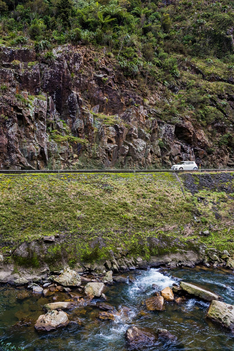 car-travel-roadtrip-auckland-north-island-new-zealand-road-coromandel-karangahake-gorge.jpg