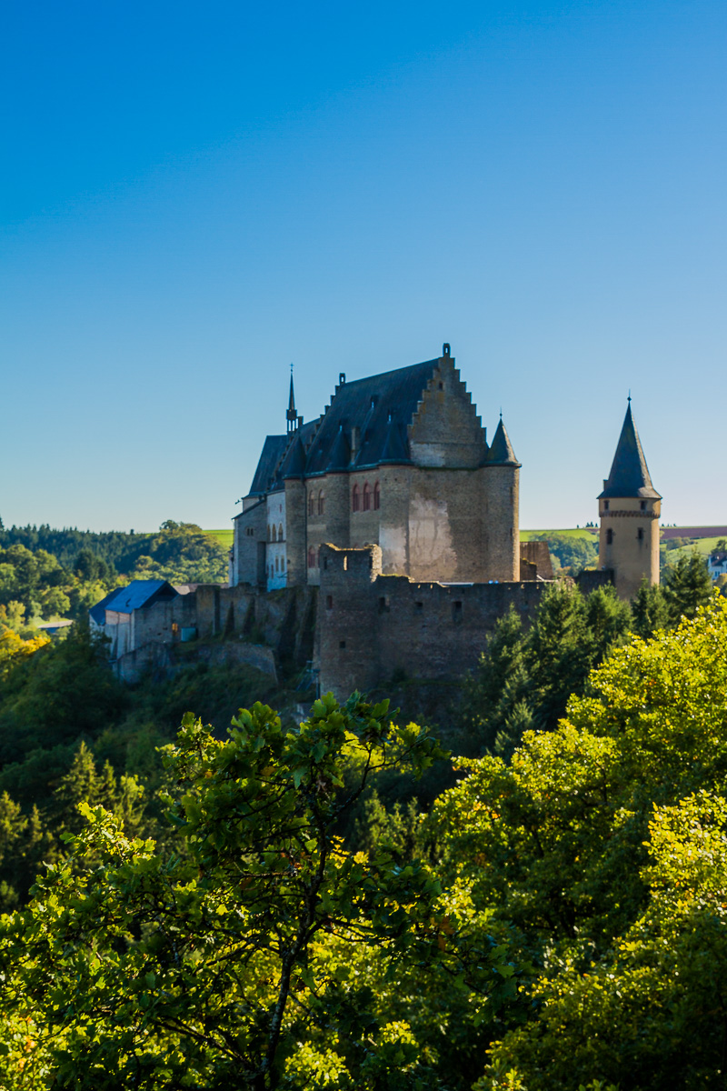 travel-medieval-castle-vianden-luxembourg-palace-village-tourism-trip-roadtrip-european.jpg