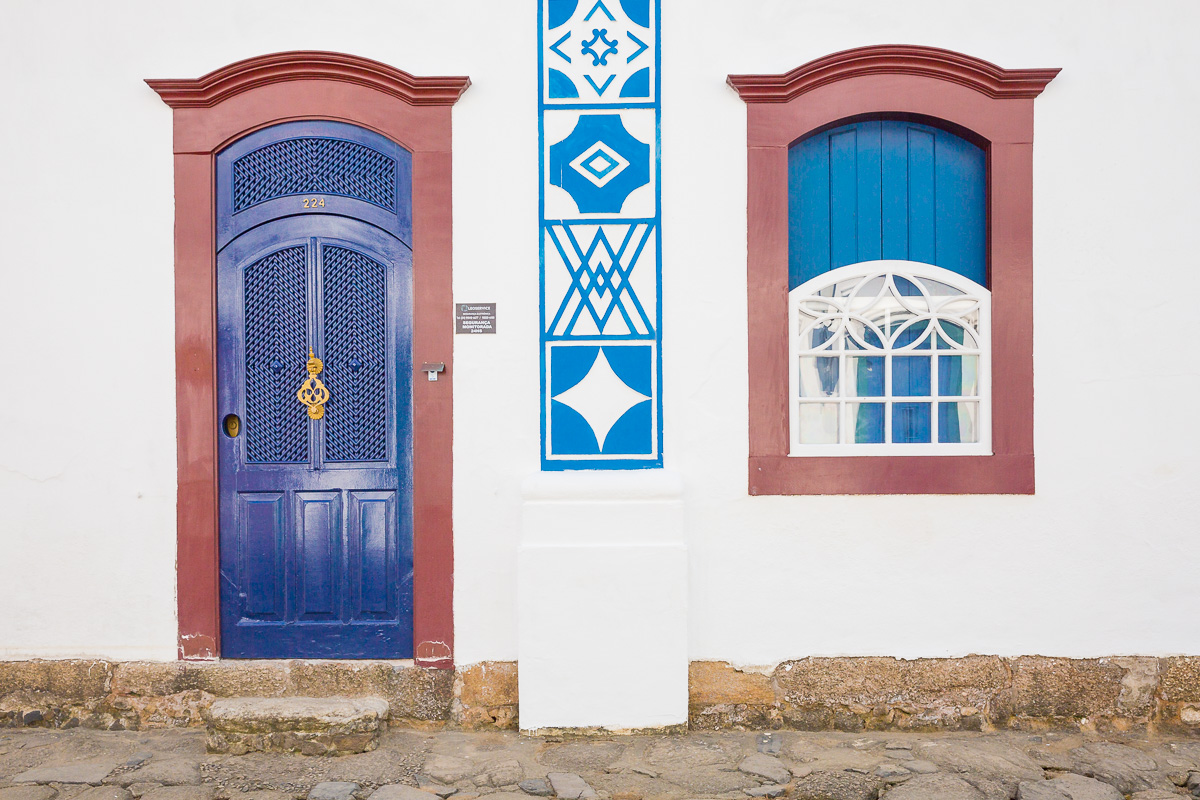 paraty-rio-de-janeiro-brasil-brazil-architecture-house-colonial-decoration-blue-white-portuguese.jpg