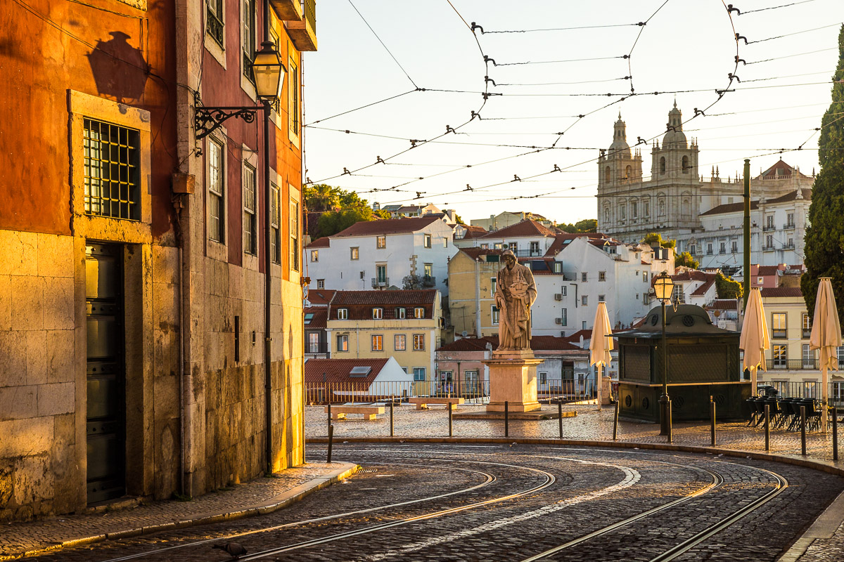 golden-light-morning-sunrise-portugal-lisbon-lisboa-miradouro-santa-luzia-tram-lines.jpg