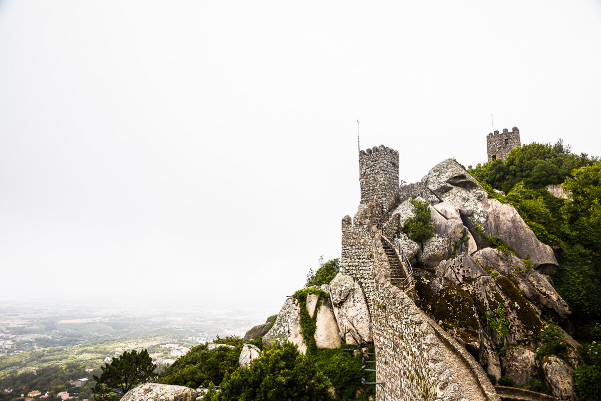 castle-moors-moorish-portugal-sintra-fog-travel-trip-roadtrip-travel-photographer.jpg