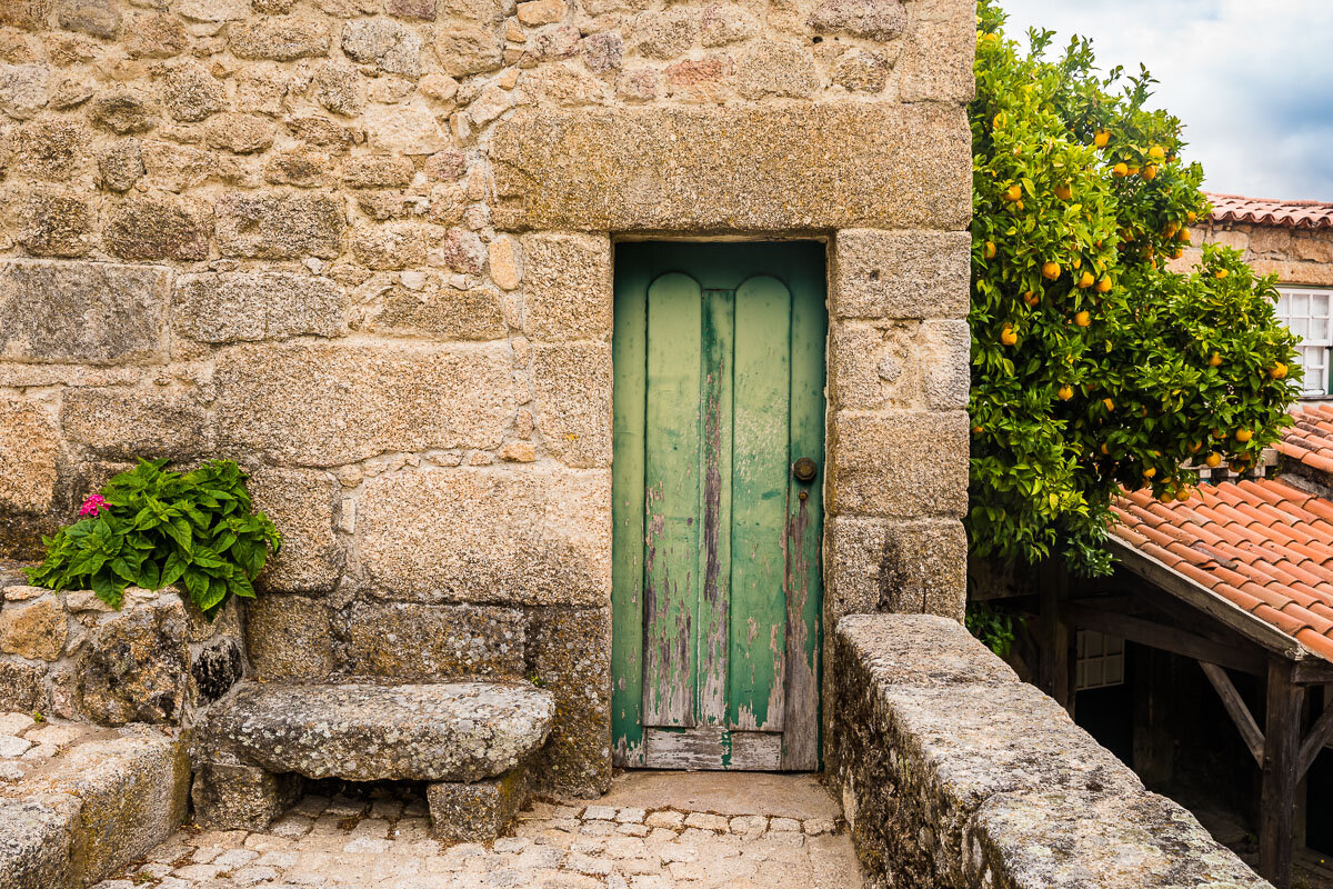 sortelha-medieval-village-lemon-tree-door-photography-travel-blog-portugal-portuguese-town.jpg