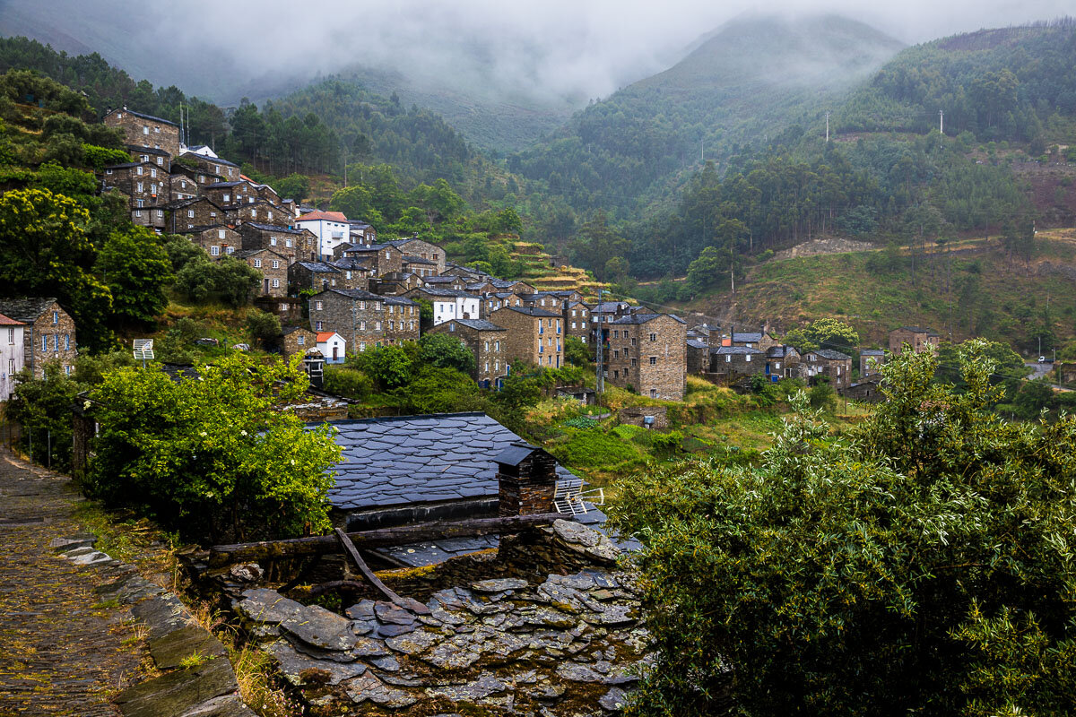 piodao-mist-cloudy-foggy-daytrip-day-stone-houses-portugal-ski-resort-town.jpg