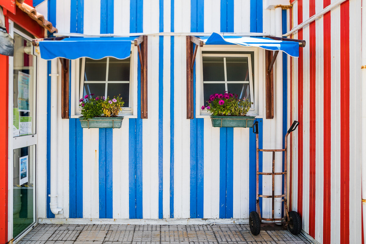 striped-blue-red-costa-nova-shops-waterfront-portugal-europe-EU-portuguese-travel.jpg