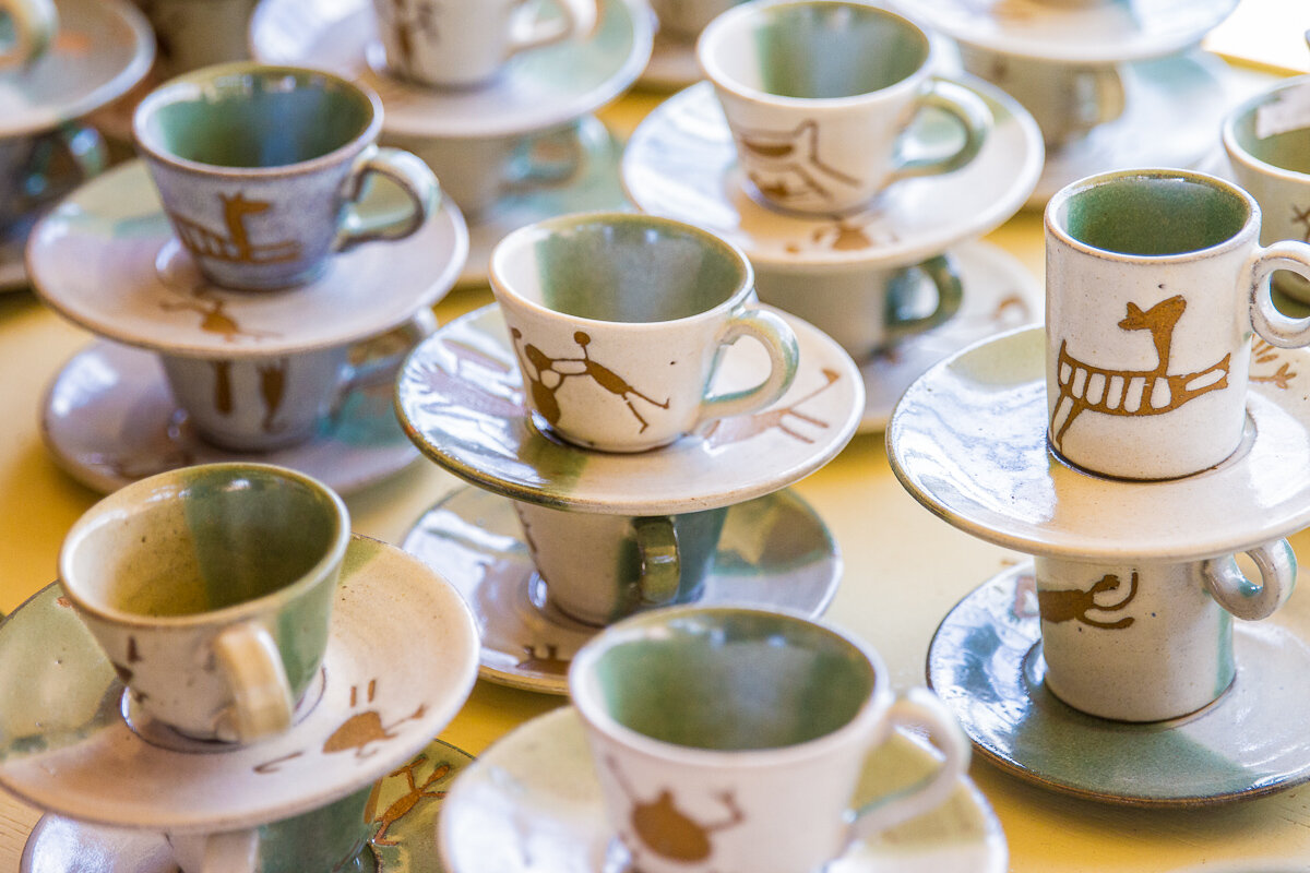 serra-da-capivara-ceramics-cave-painting-designs-inspired-artisan-handmade-souvenir-cups.jpg