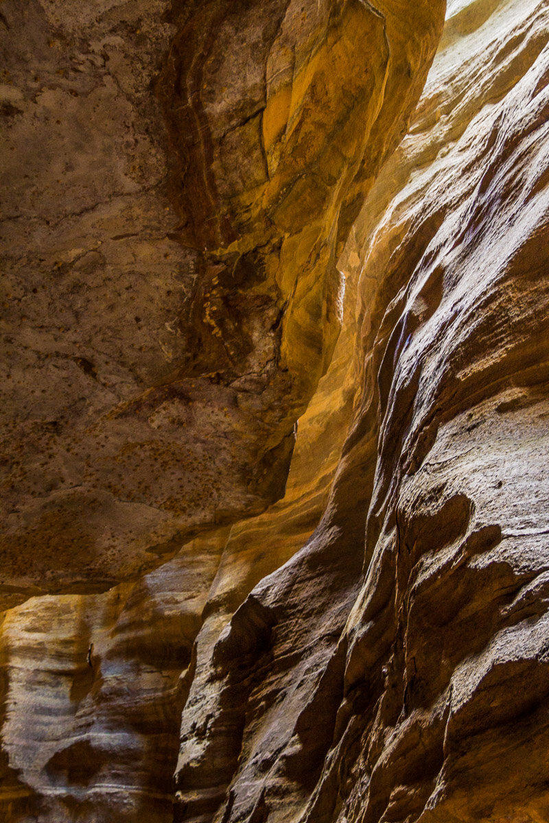 texture-detail-cave-serra-da-capivara-brasil-brazil-walls-prehistoric-anthropological-site.jpg