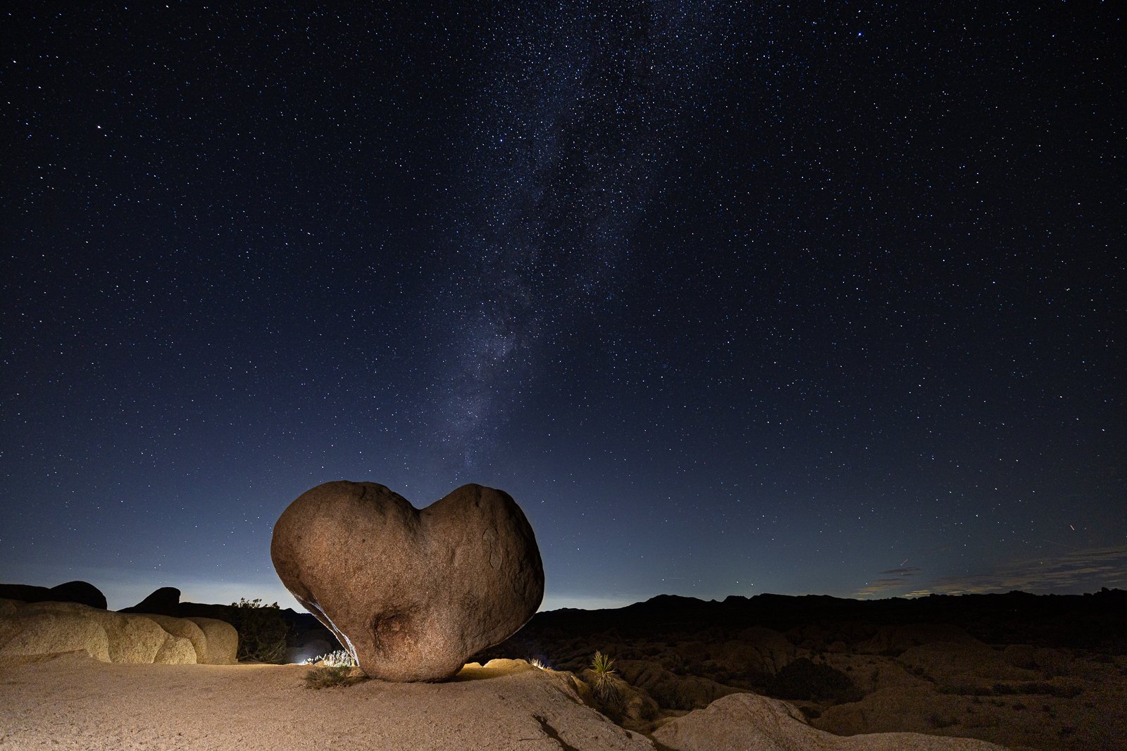 heart-rock-night-sky-dark-preserve-joshua-tree-national-park-photography-photographer-USA-US-California-CA.jpg