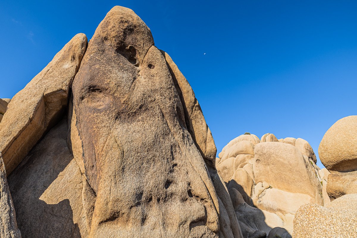 jumbo-rocks-joshua-tree-national-park-granite-moon-morning-walk-california-photographer.jpg