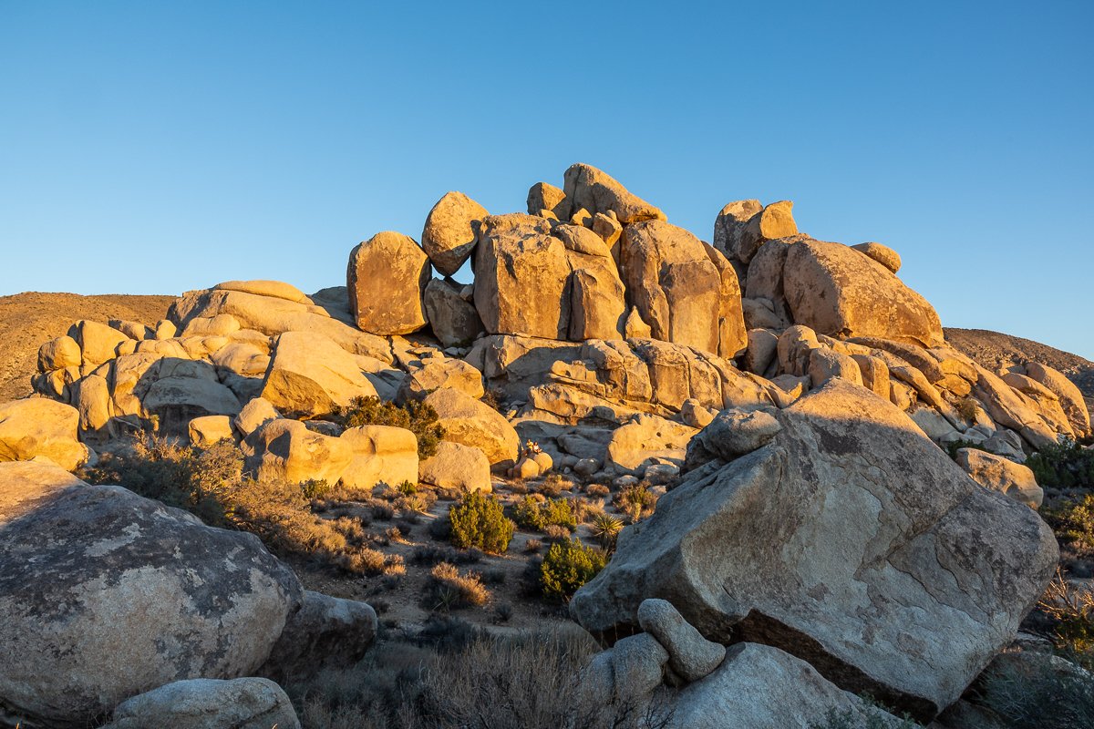 sunset-mojave-desert-granite-boulders-joshua-tree-national-park-USA-california-golden-hour.jpg