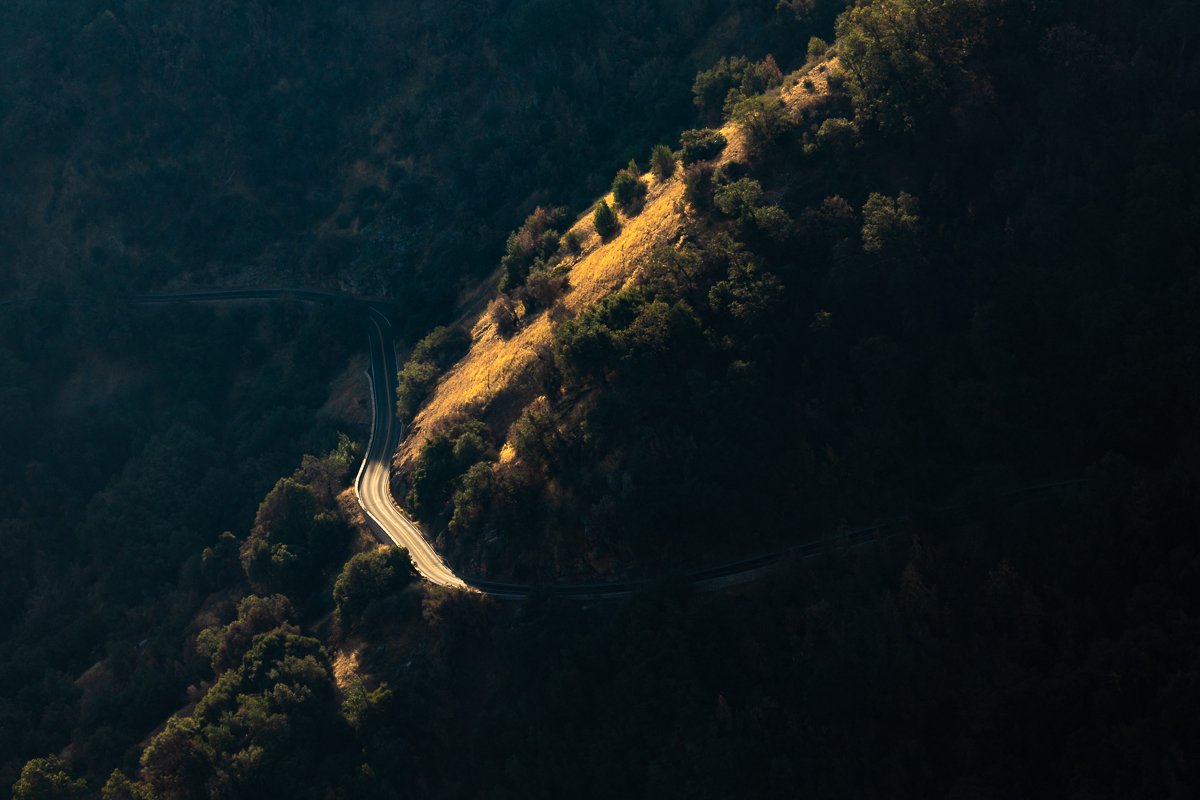 golden-hour-moro-rock-view-road-sequoia-national-park-birdseye-view-above-lateral-light.jpg