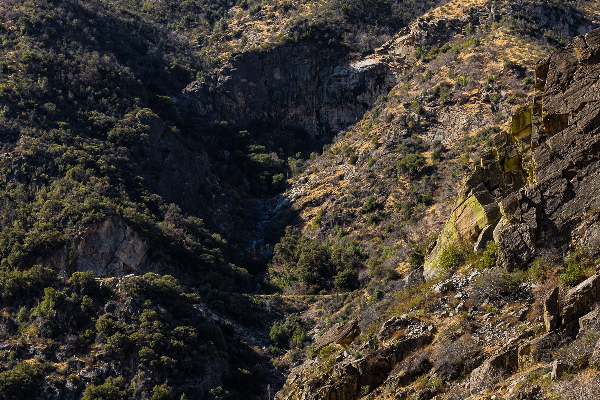 waterfall-route-roadtrip-travel-kings-canyon-national-park-muir-rocks-cliff-side.jpg