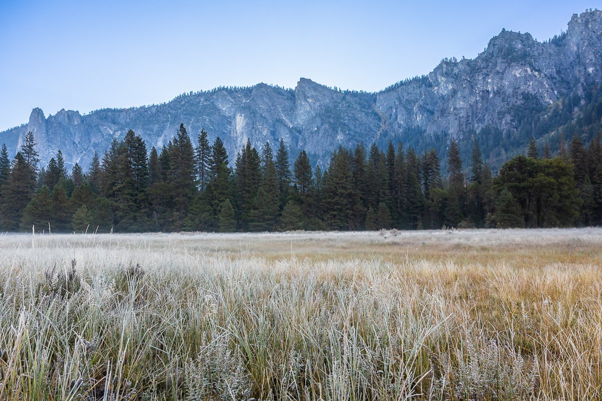 winter-yosemite-national-park-mountains-meadow-village-town-drive-frost-grass-early-morning-autumn-fall-yellow.jpg