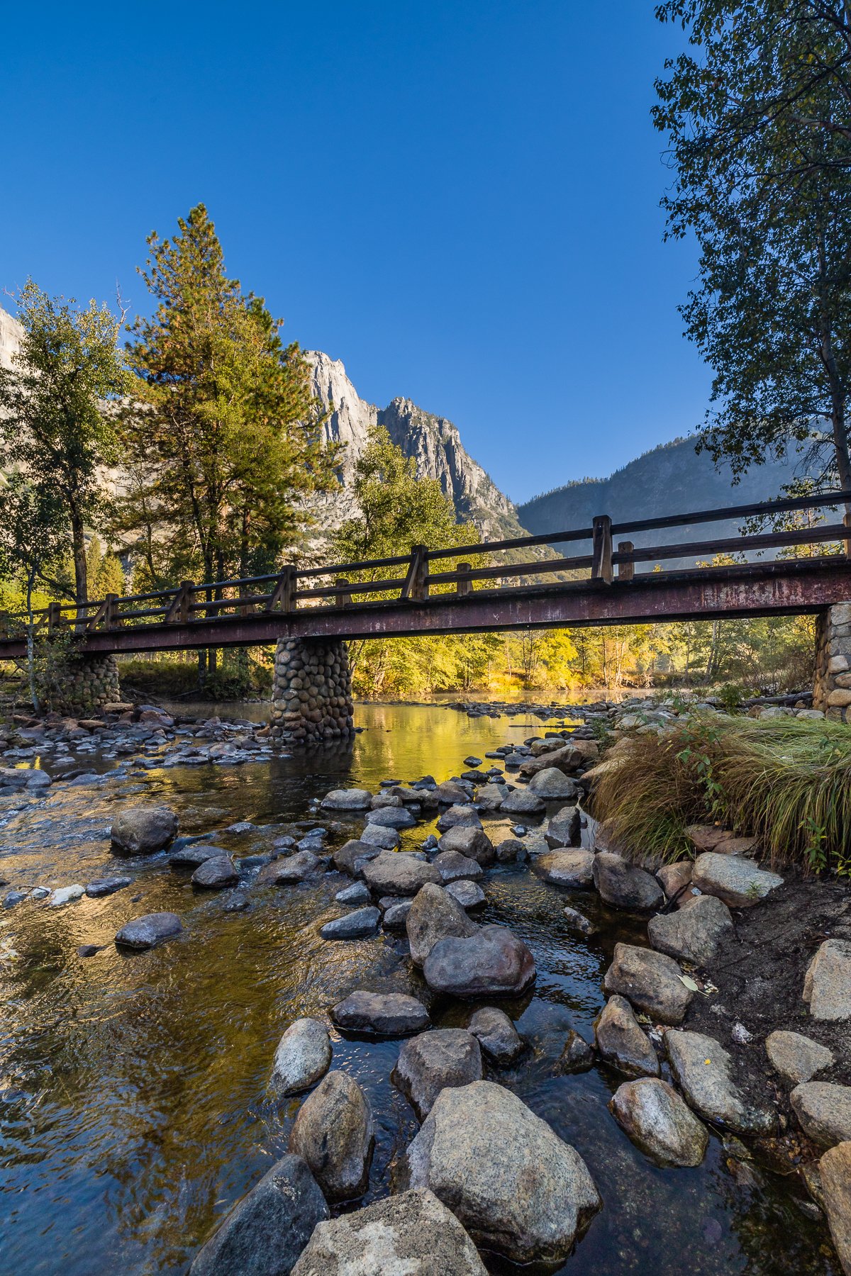 morning-yosemite-national-park-NPS-california-bridge-sentinel-bridge-chapel-meadow-village-walk-loop-morning.jpg