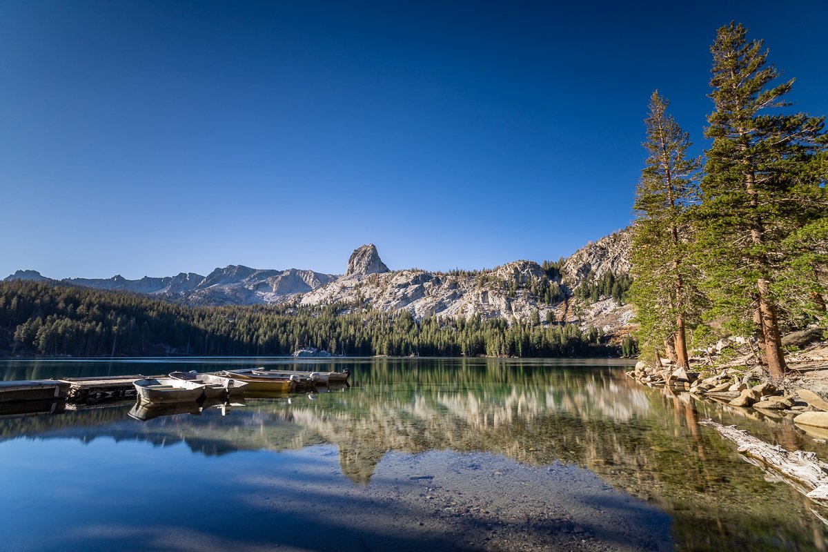 mammoth-lakes-lake-mamie-morning-boat-boats-motor-travel-california-roadtrip-ski-destination.jpg