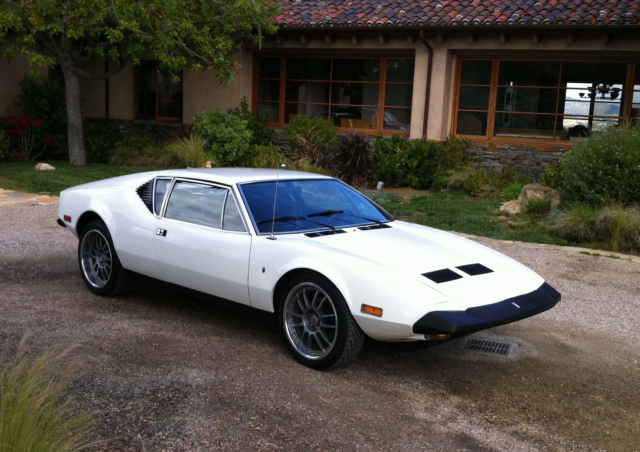 AmericanPictureCars_1973DetomasoPantera-4.JPG