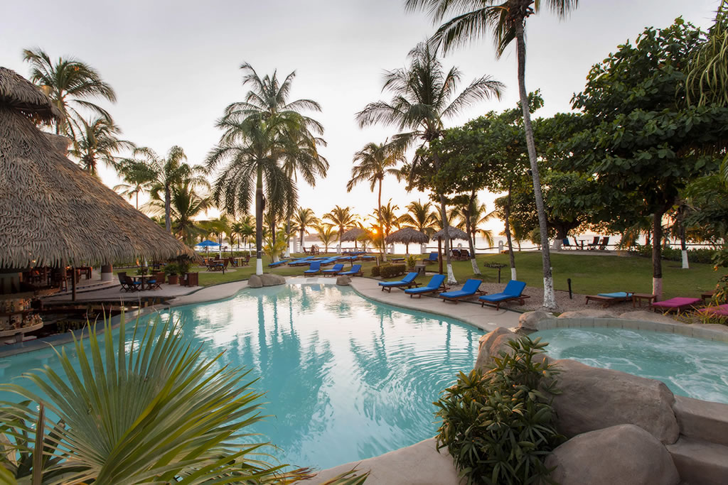 Bahia Del Sol Resort pool and resturant area