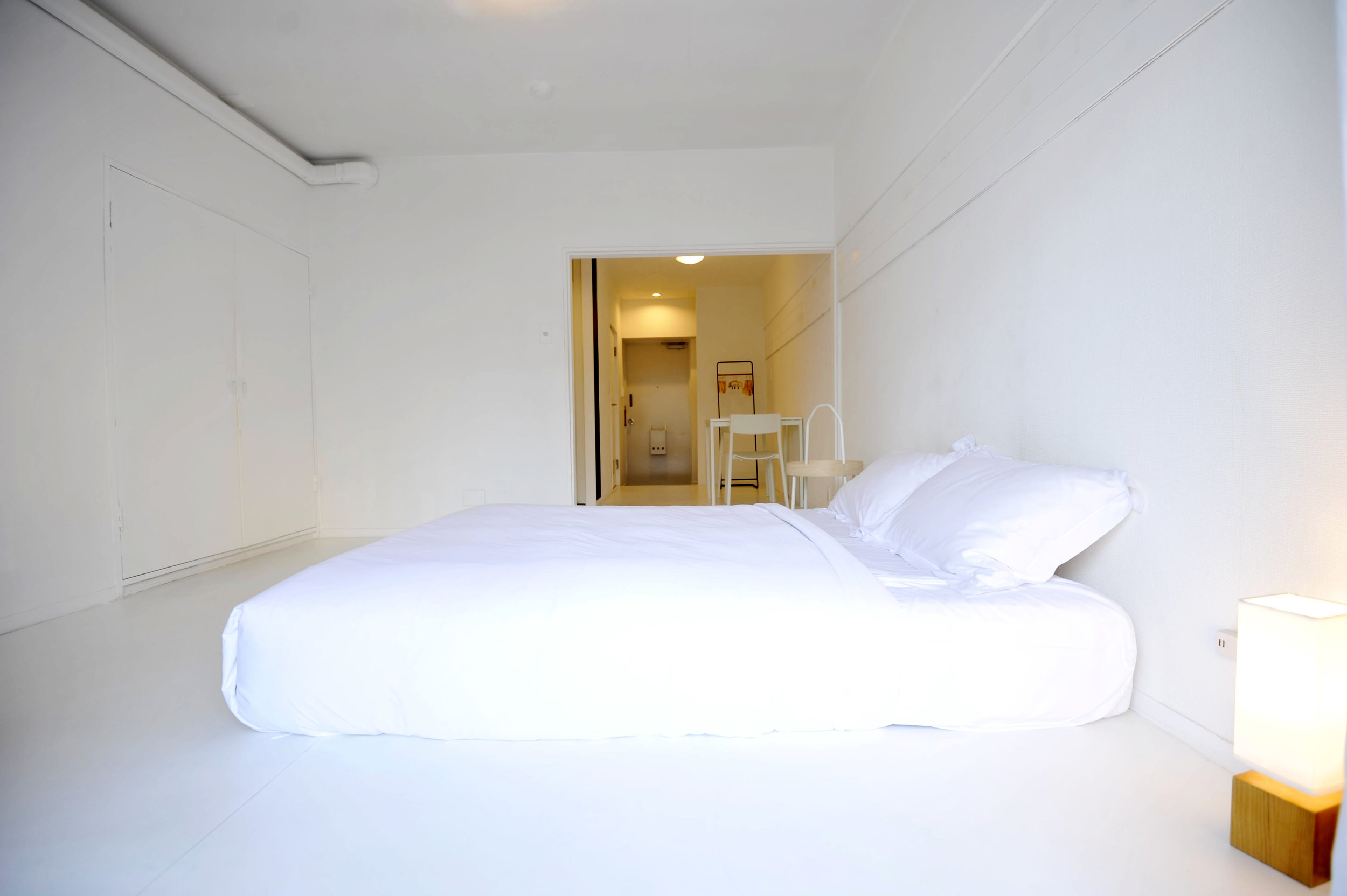 white_bedroom_from_balcony_bed.jpg