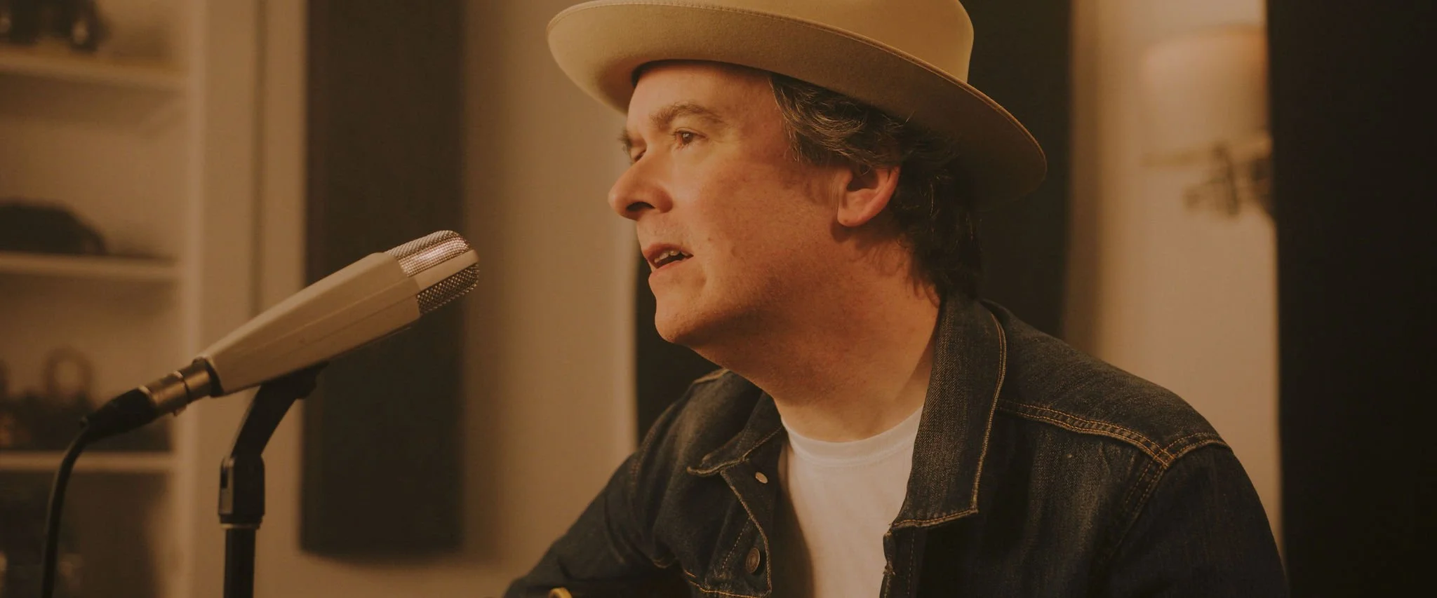 Nashville-based singer-songwriter: Derek Hoke — 3Sirens