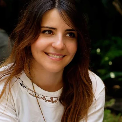 Hélionor de Anzizu is a young specialist in conflict transformation and personal dynamics. She has a Master degree in international business law, a Master degree in professional Mediation and a Coaching certification. She also absolved a teacher training in emotional balance. “If you want to go FAST, empower yourself. If you want to go FAR, connect with others” The quality of the relationship to one's self has a direct impact on all other relationships including the professional ones with your partners and customers. Gaining clarity about the self hence shows up in the effectiveness and success of one's business.