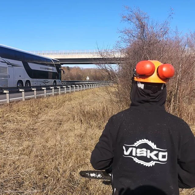 Visko #viskodoo #obrezovanjedreves #delonavisini #arborist #prekmurje #slovenia #igslovenia #mura #avtocesta #kfc