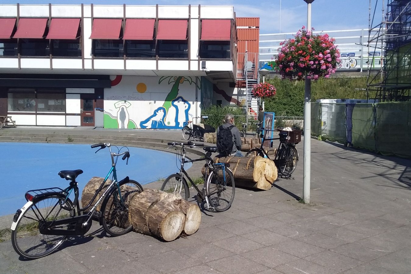 Placemaking Plus_livable to lovable_delflandplein_public life_want to sit.jpg