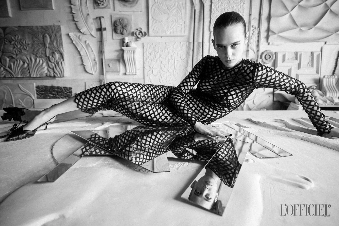 &ldquo;On the Other Side of the Mirror&rdquo; for the art issue of @lofficielitalia.

Global Chief Content Officer @baudogiampietro
Fashion director @therealgiuliamartinelli 
Photography @frederico_martins
Styling @iampaoloturina
Model @mllchkd at @2