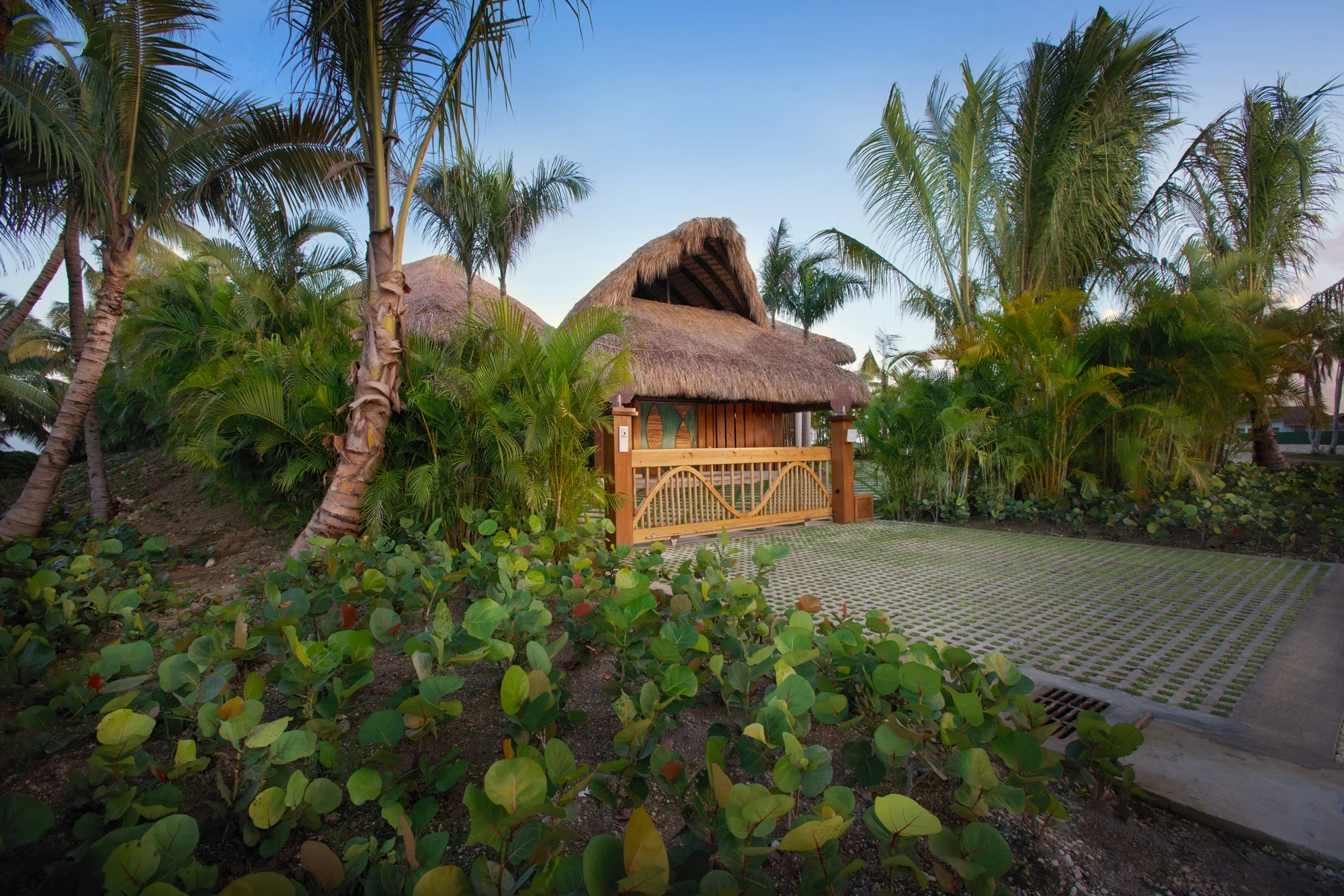 02 - Outside entrance - 01.jpg