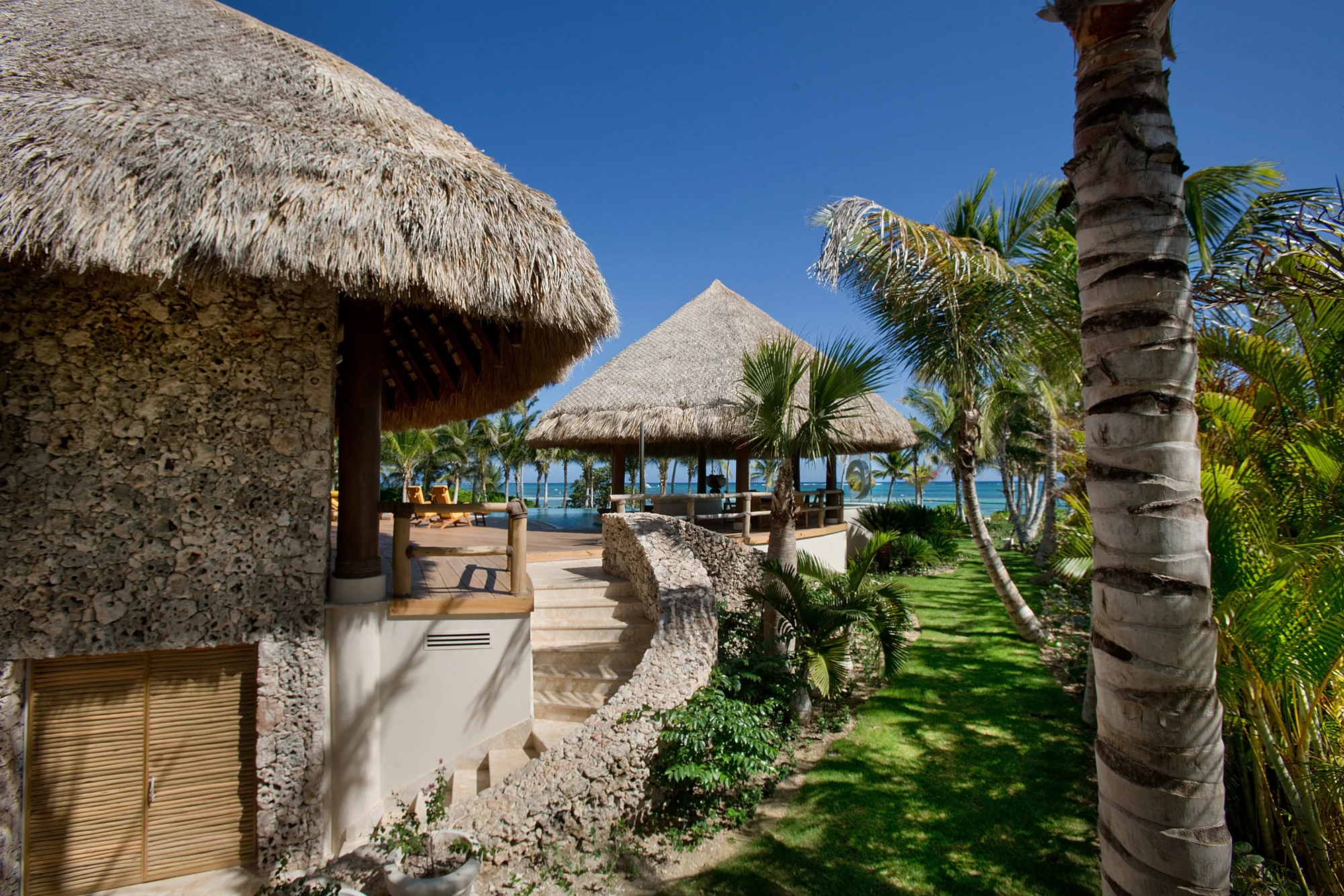 39 - Outside Pool house  - 09.jpg