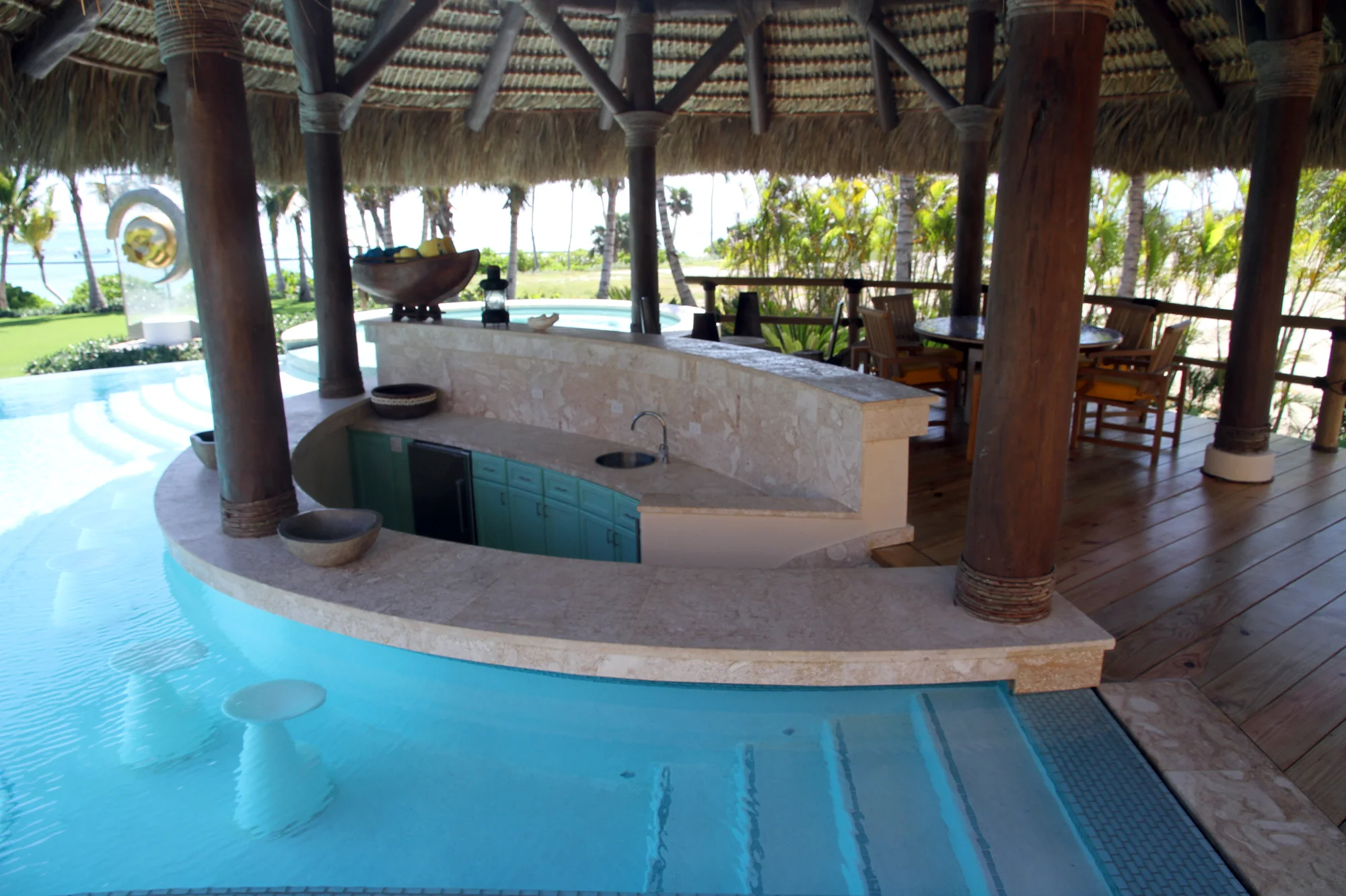 34 - Outside Pool house  - 04.JPG