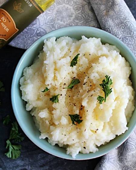Garlic and White Truffle Mashed Potatoes via Generous Plates