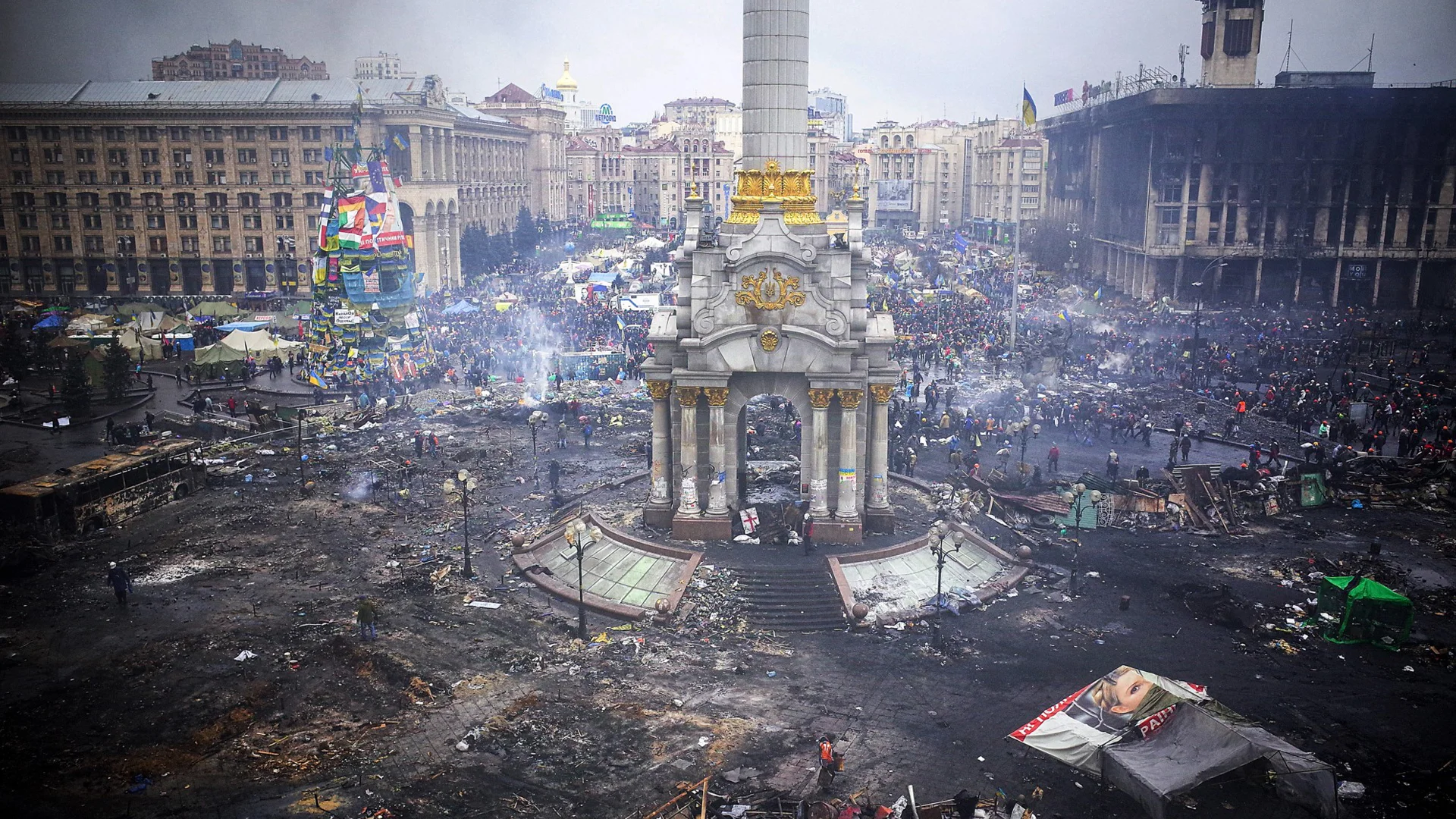 Euromaiden Ukraine. Kiev. 20 February 2014 The burnt out Independence Square in central Kiev. Initially protests were fuelled by the demand for closer EU integration, however escalated through government corruption and violation of human rights, culminating in the resignation of Prime Minister Mykola Azarov's government and ousting of President Yanukovych, who is still wanted by the Ukrainian government for High Treason. (Photo: Vincent Mundy/Bloomberg/Getty Images)