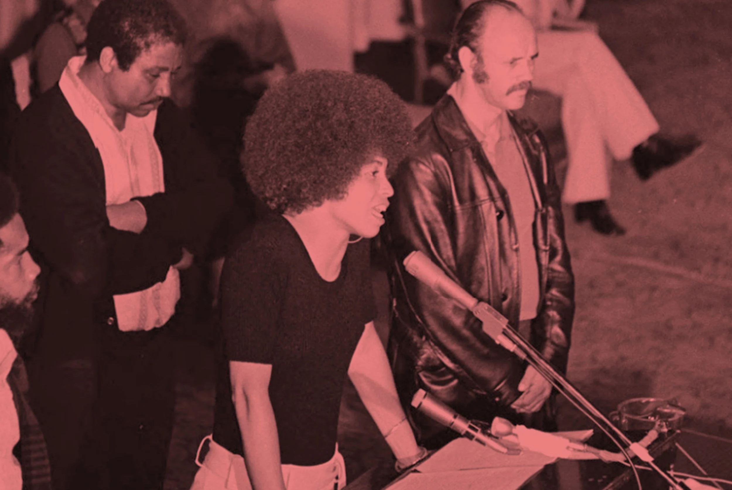 READ 'THE GATES TO FREEDOM' Black activist, Angela Davis , was acquitted after a 13 week trial and gave this powerful speech on her release.