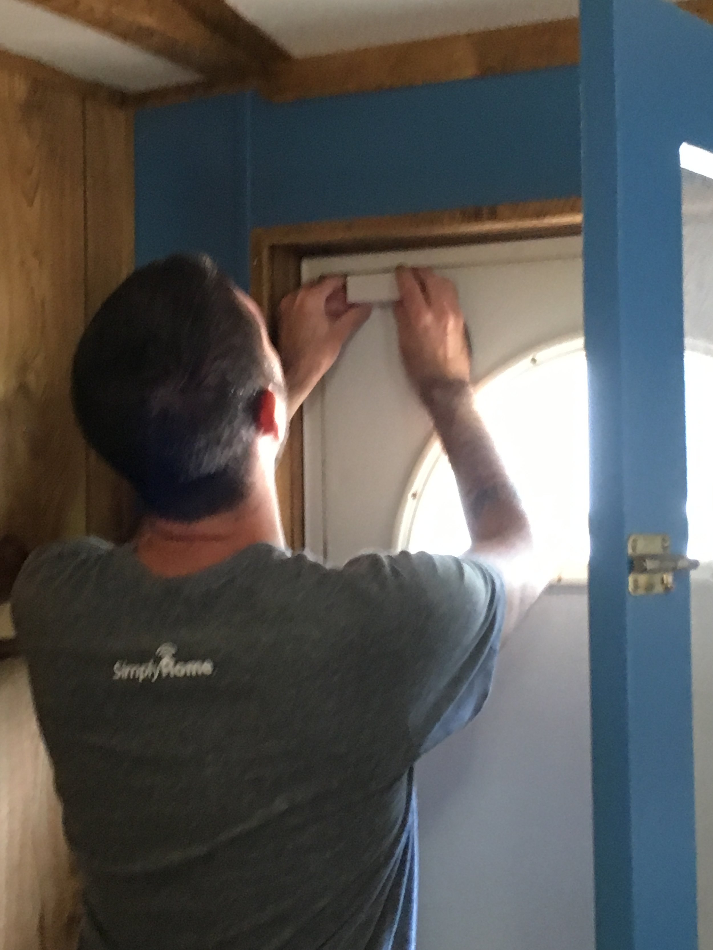  A SimplyHome technician installs a door sensor. 