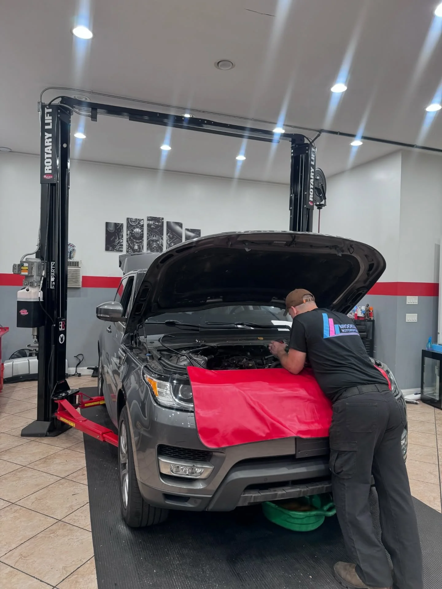 🔧 Range Rover Diagnostic 🔧
This Range Rover came in after the customer reported unusual engine noise. After a full diagnostic inspection, our technicians confirmed significant internal engine damage. Looks like this one will be getting a brand-new