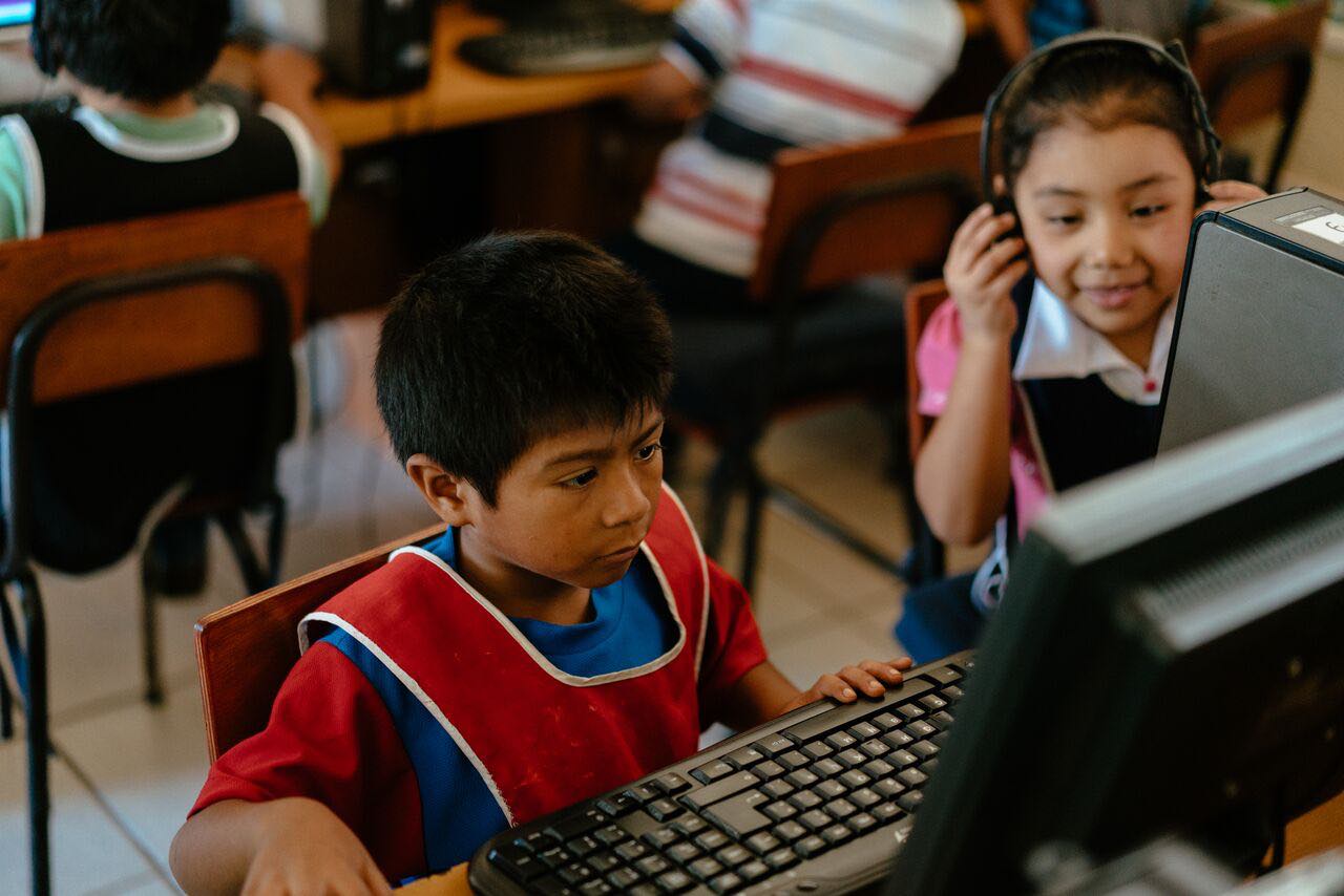 Computer classes Ninos de Guatemala.jpg