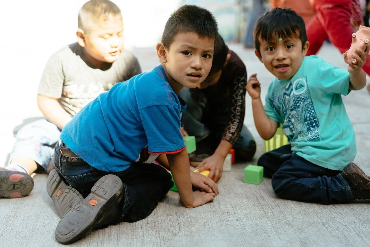 Kids playing Ninos de Guatemala.jpg