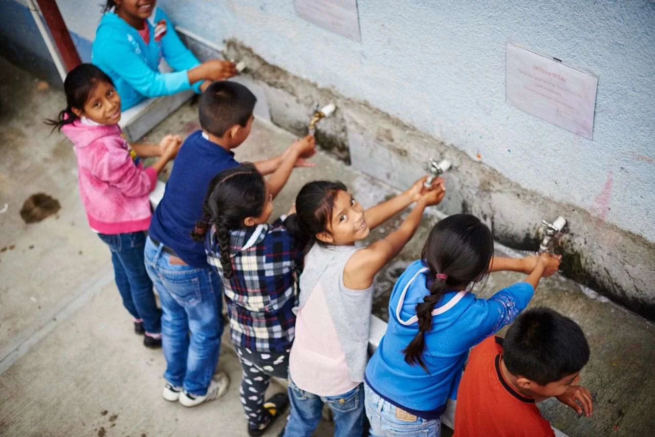 Kids washing hands Ninos de Guatemala.jpg
