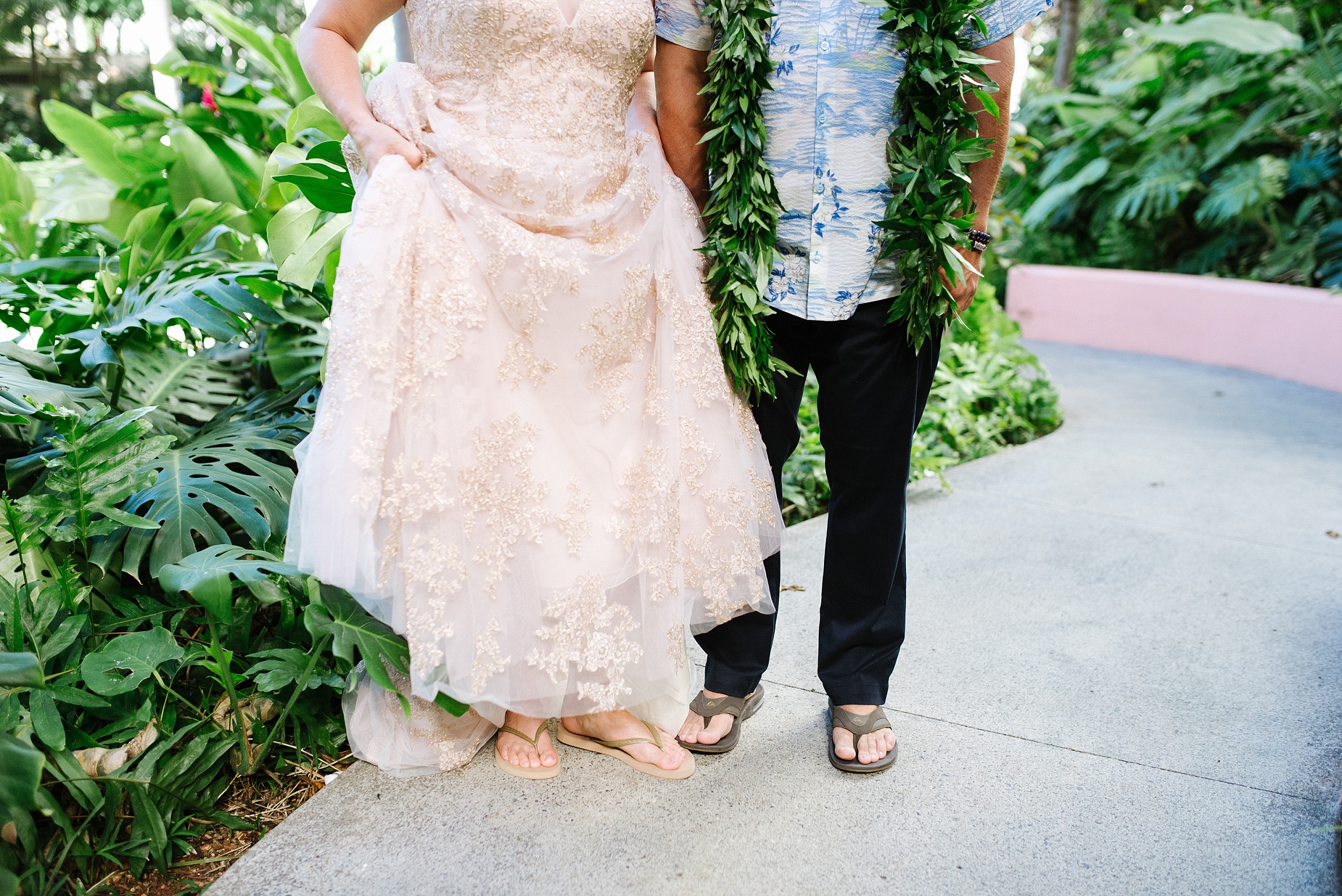 hawaii_oahu_beach_wedding_chelseadierphotography_0003.jpg