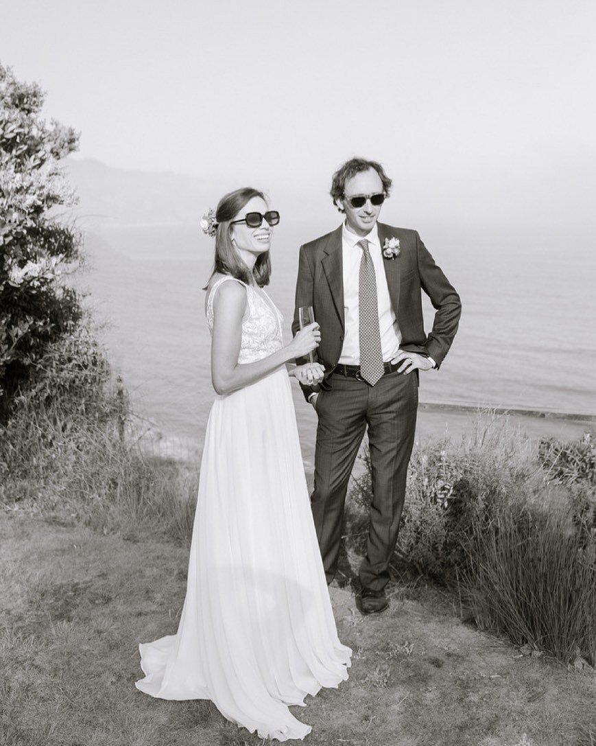 I&rsquo;ve tried about five times to post this photo and then I get sidetracked, but babe is napping in the stroller (and we need to go in the car) so I have a few mins! 🤪

✨ Nora + Anthony&rsquo;s tiny wedding in Bolinas

#dierphotography #bolinasw