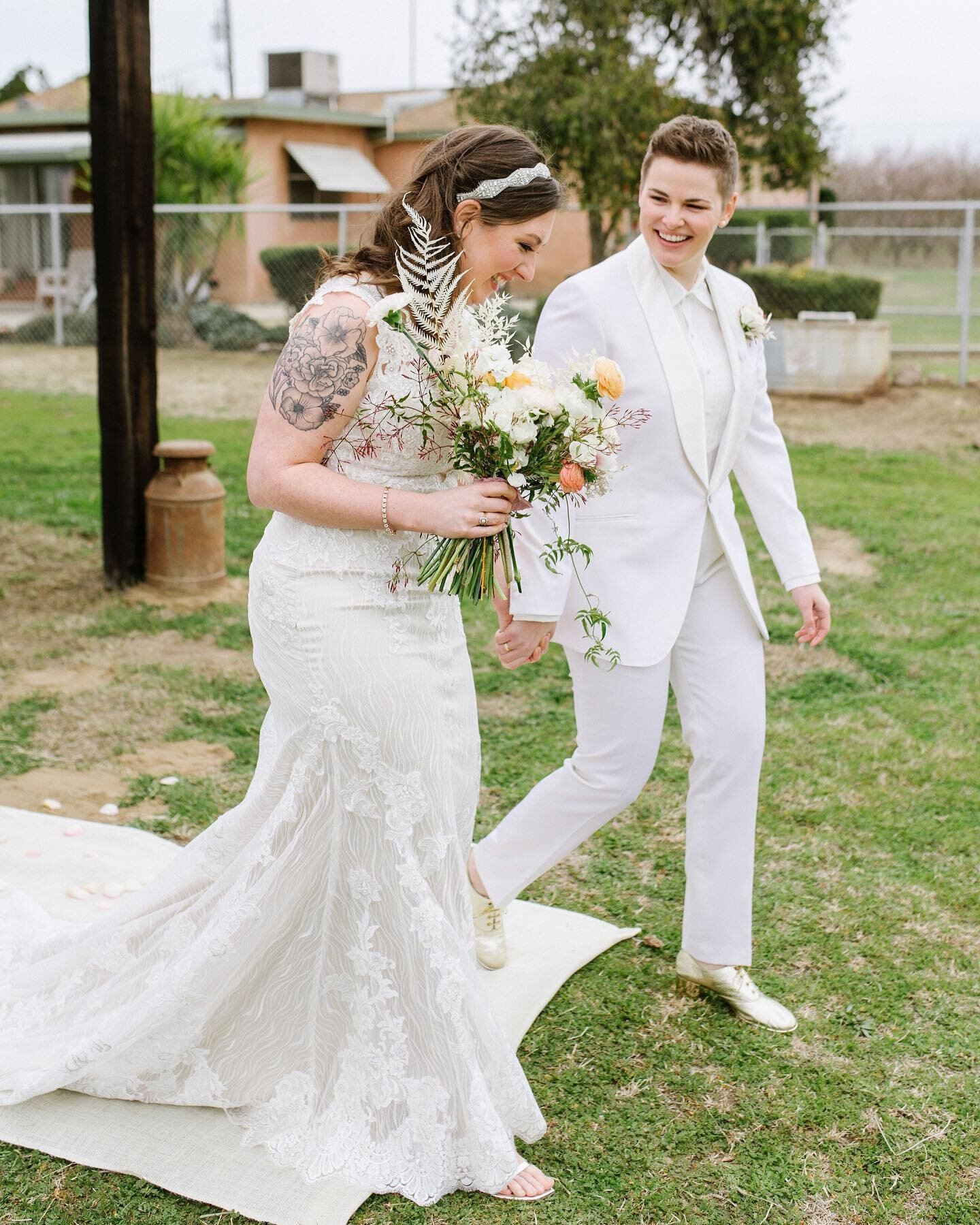 TFW you get married after three reschedules 🤩💛✨🥂

#dierphotography #norcalweddingphotographer #covidwedding #brideandbride #twobridesarebetterthanone #lgbtqwedding #californiaweddingphotographer #backyardwedding