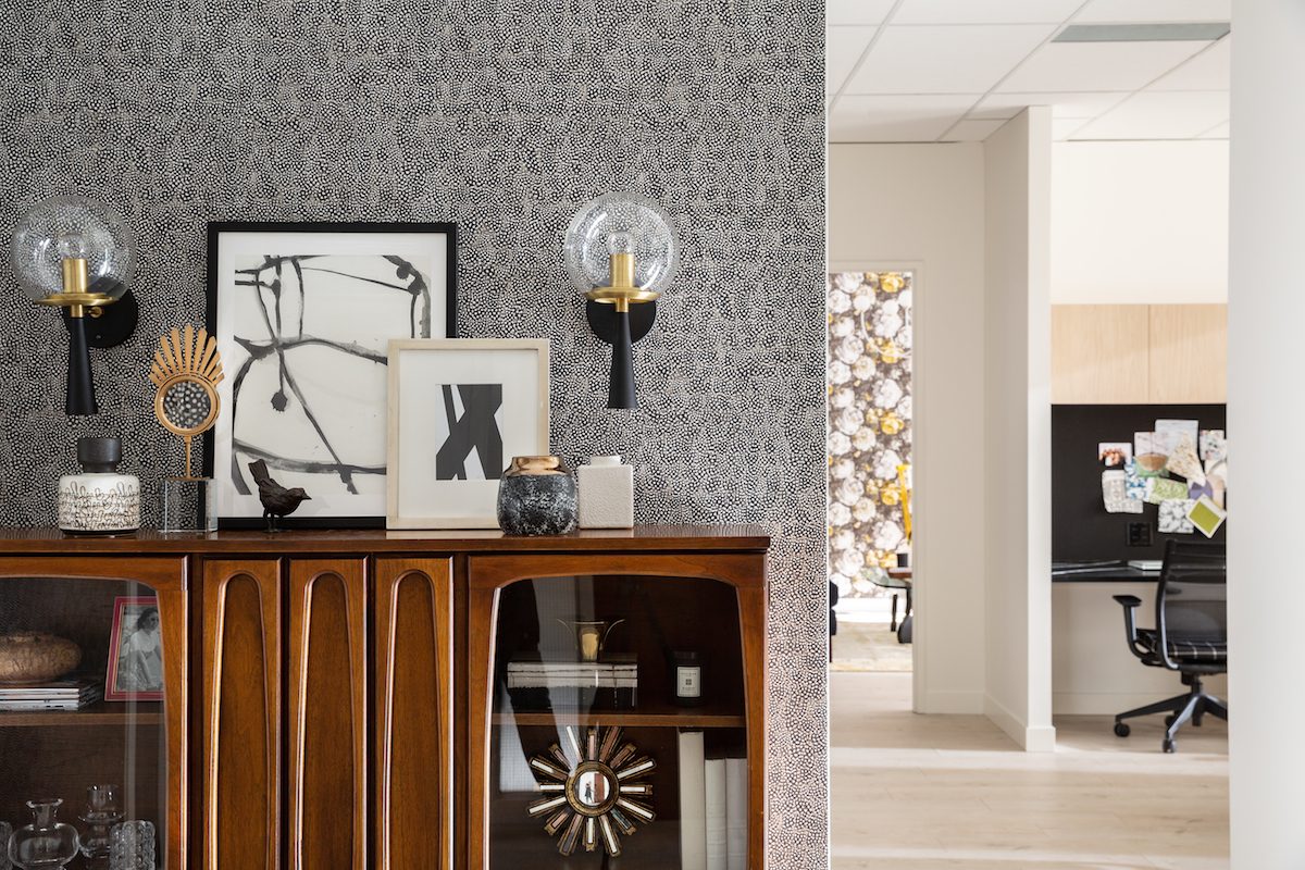 Nyla Free Designs Office Space, Calgary Interior Designer, Phil Crozier Photography #officedesign #studiospace #interiordesign #creative #entrepreneur