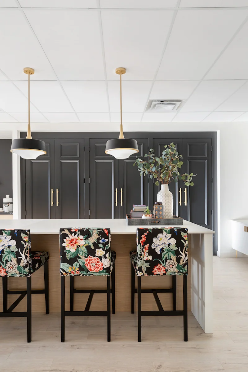 Nyla Free Designs Office Space, Calgary Interior Designer, Phil Crozier Photography #officedesign #studiospace #interiordesign #creative #entrepreneur