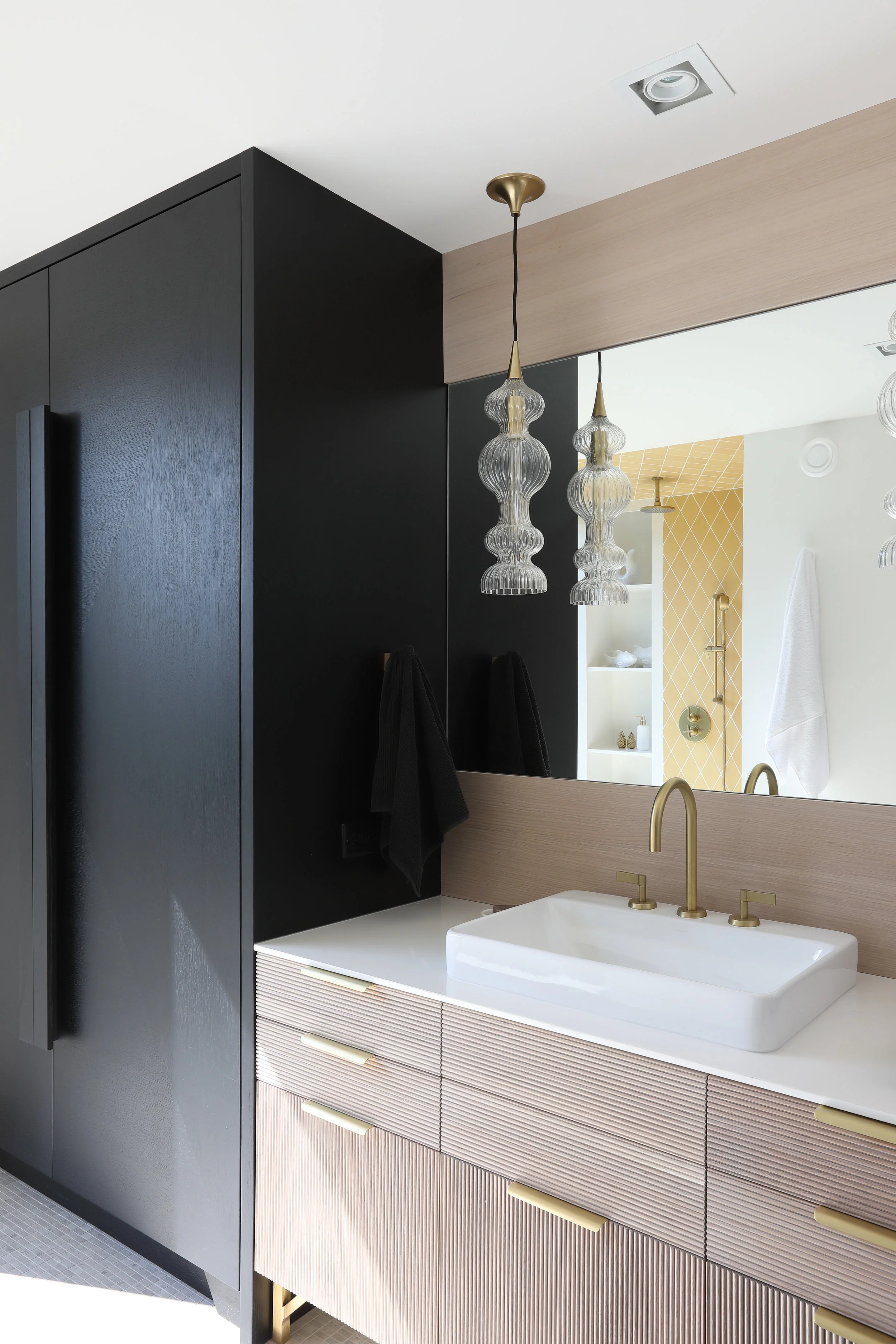 Master Ensuite, Readed vanity fronts, Naramata Modern, Nyla Free Designs, Calgary Interior Designer, Sturgess Architecture, Ritchie Custom Homes, Ema Peter Photography