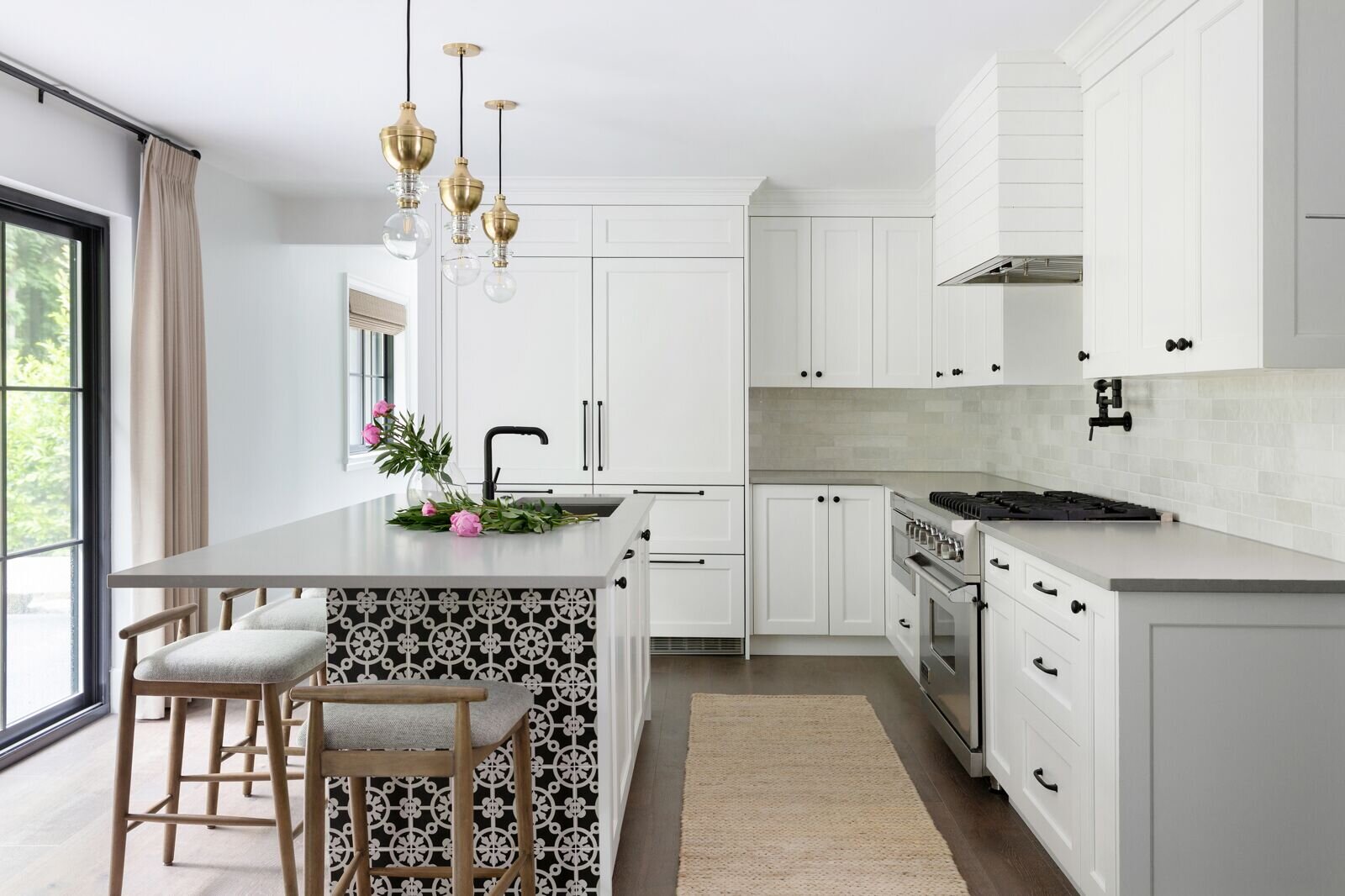 Transitional Modern Kitchen, West Vancouver , Nyla Free Designs, Calgary Interior Designer, Phil Crozier Photography.