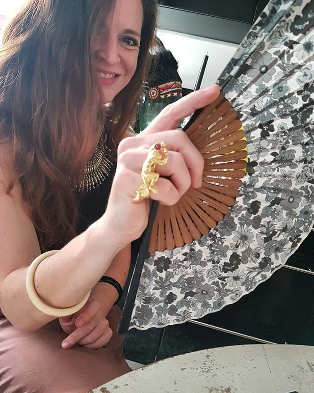 One of our lovely colleagues doning the #monkey #kucklebuster ring, detailed with #ruby #cabochon and made by hand here in Venice with 18k #gold. 💥😍
.
.
.
#jewelryaddict #jewelrylover #jewelry #jewellery #jewelryofig #jewelryoftheday #instajewelry 