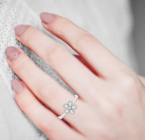 VIVAAN Chamomile Flower Ring: Rose Cut Diamond Elegance — VIVAAN