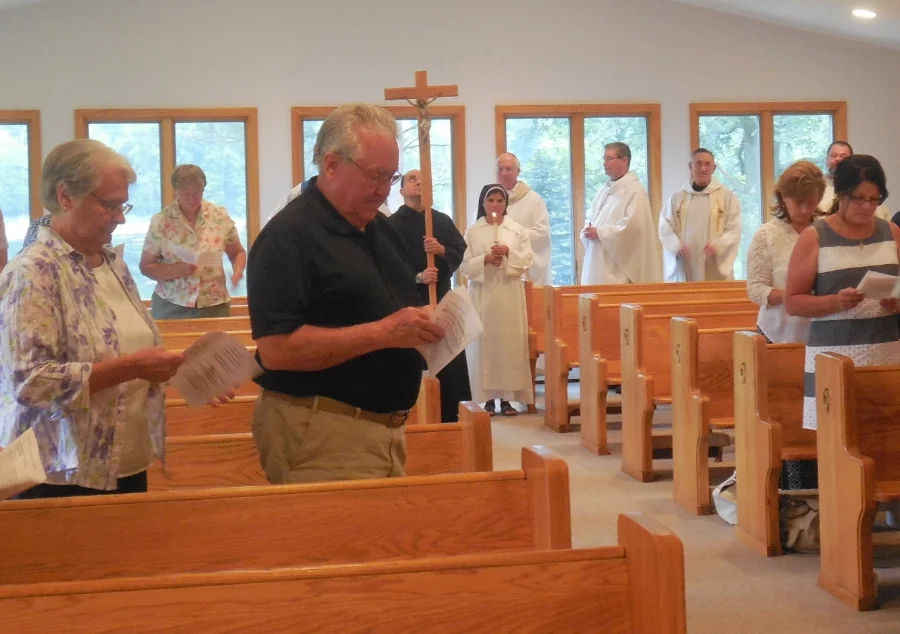 enclosure mass with people.jpg
