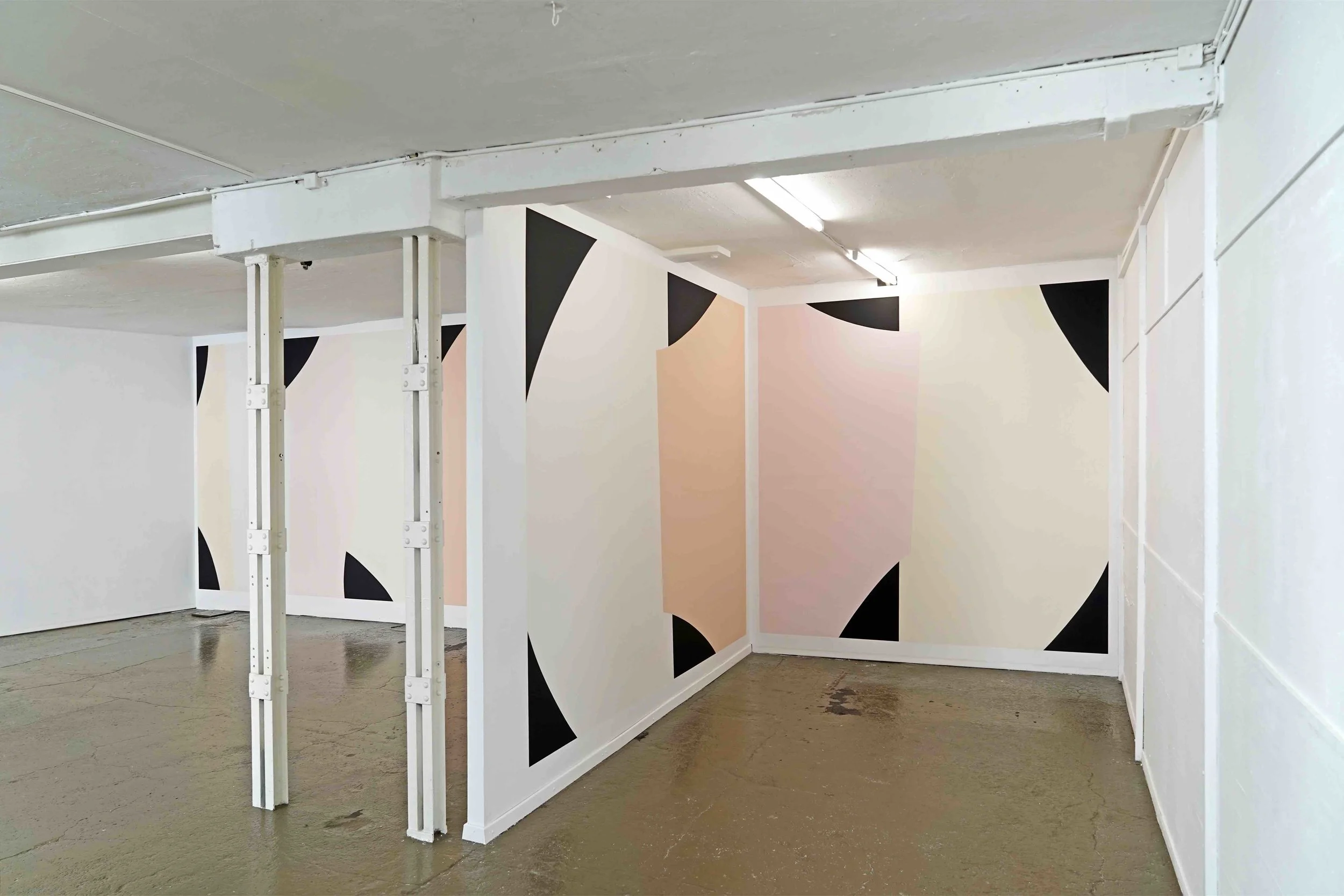Clare Goodwin, Penelope / James and Gwen / Dave and Helen (Wall paintings), 2019 Photo by Corrado Ferrari